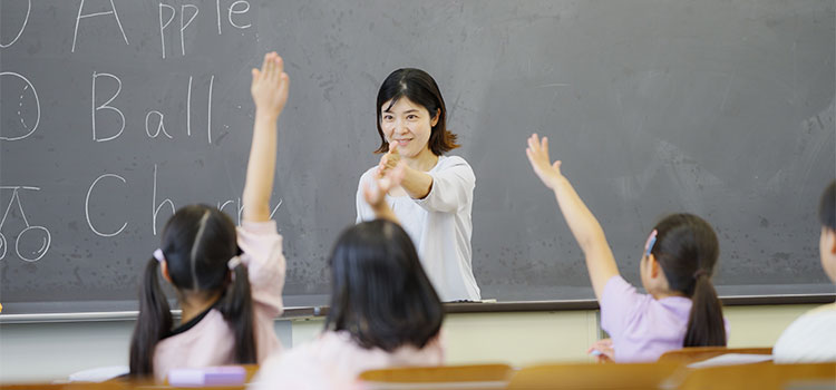 esl teacher works with elementary school age children on abcs